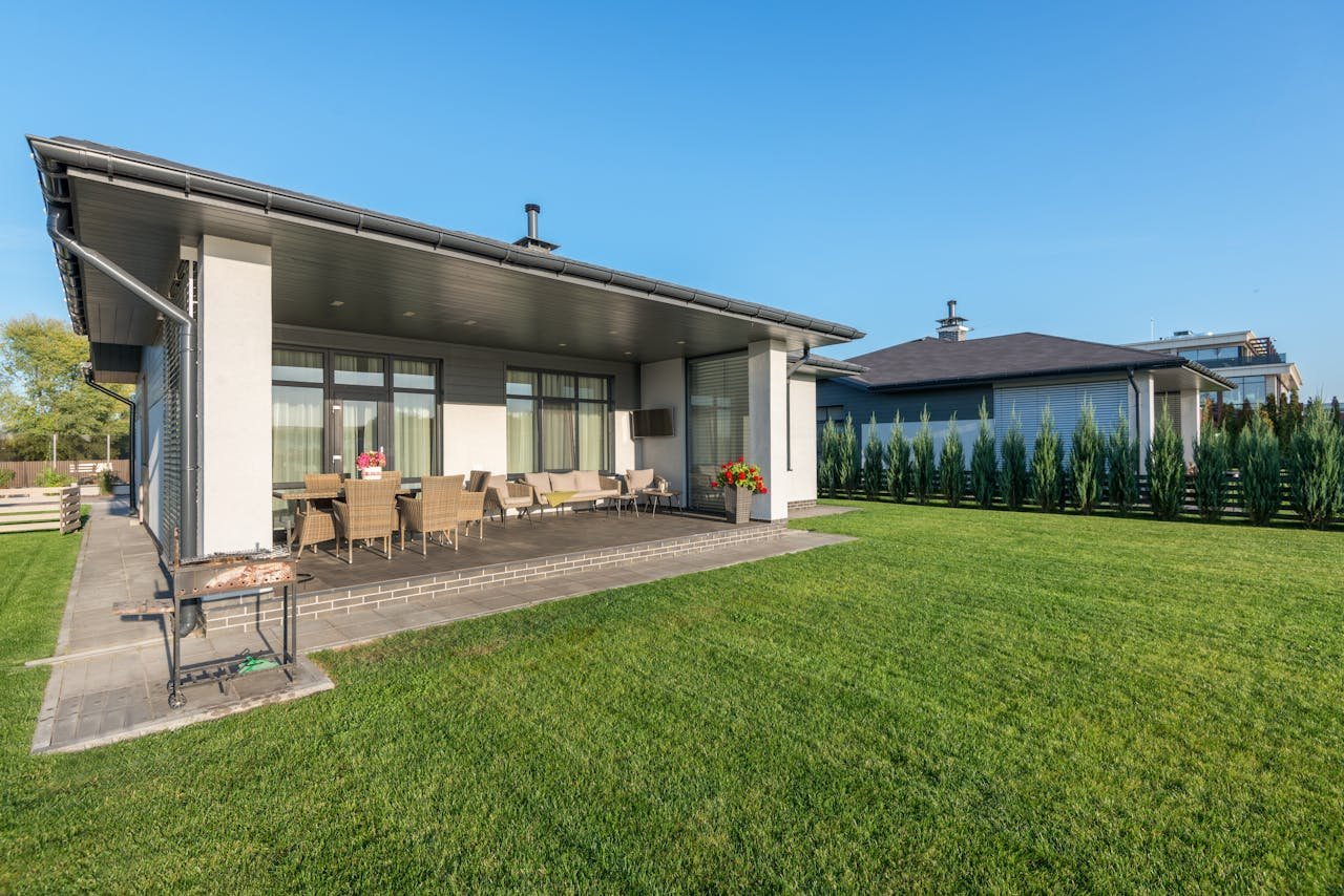 Meer leefruimte in je tuin? Overweeg een overkapping of veranda